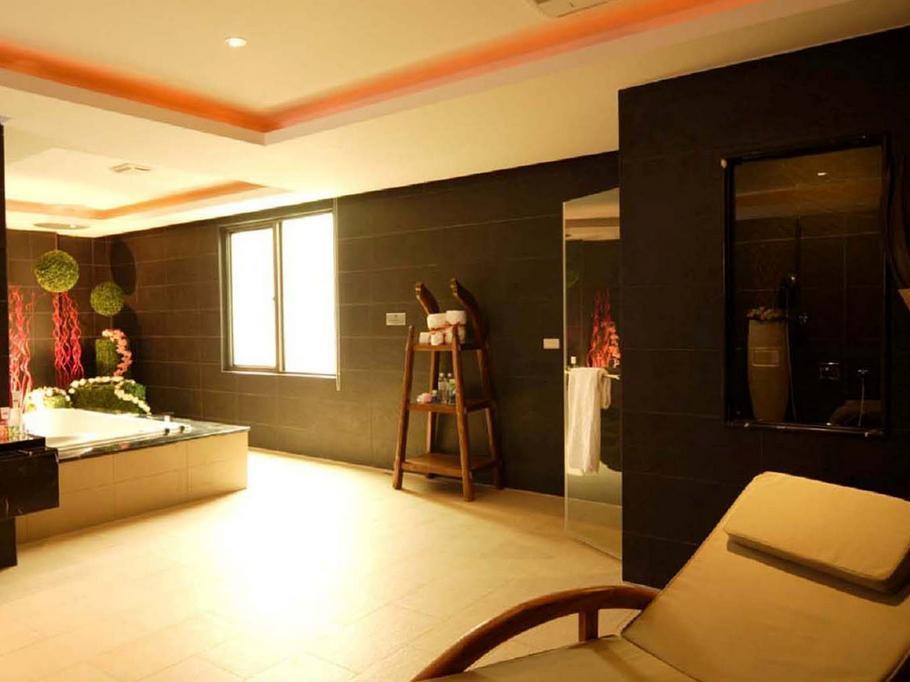R7 Hotel Kaohsiung Exterior photo