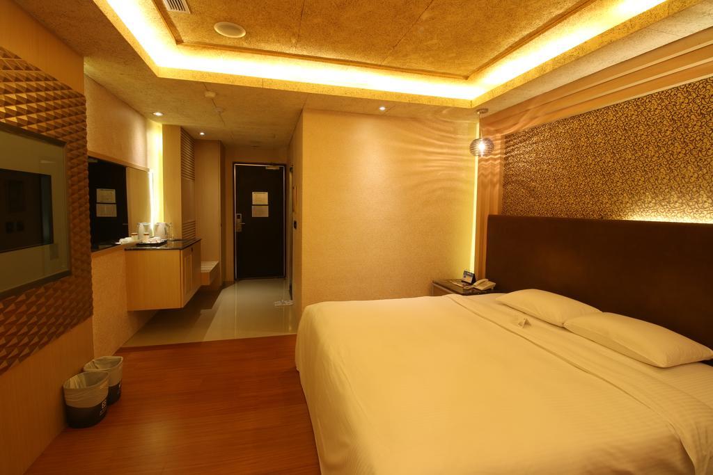 R7 Hotel Kaohsiung Exterior photo