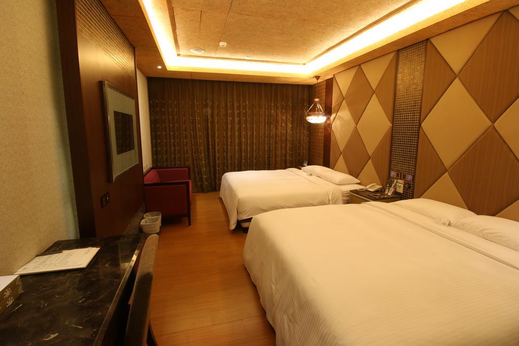 R7 Hotel Kaohsiung Exterior photo