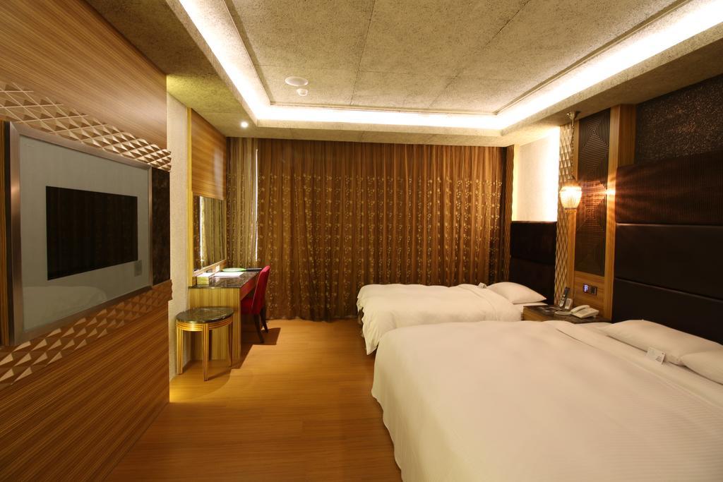 R7 Hotel Kaohsiung Exterior photo