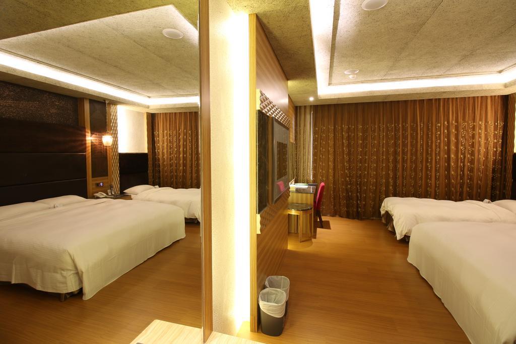 R7 Hotel Kaohsiung Exterior photo