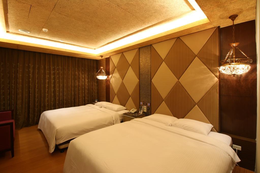 R7 Hotel Kaohsiung Exterior photo