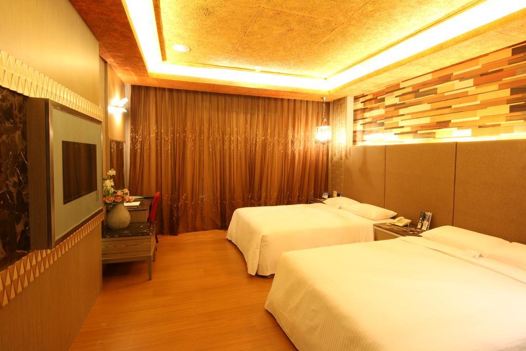 R7 Hotel Kaohsiung Exterior photo