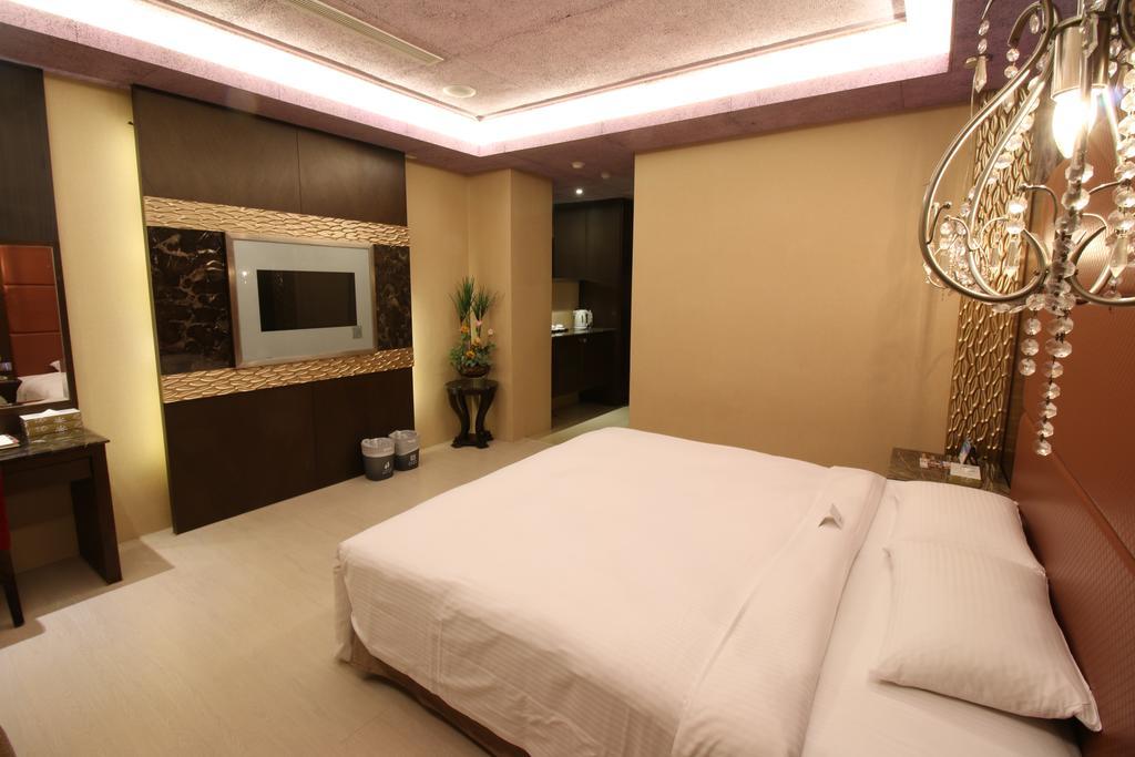 R7 Hotel Kaohsiung Exterior photo