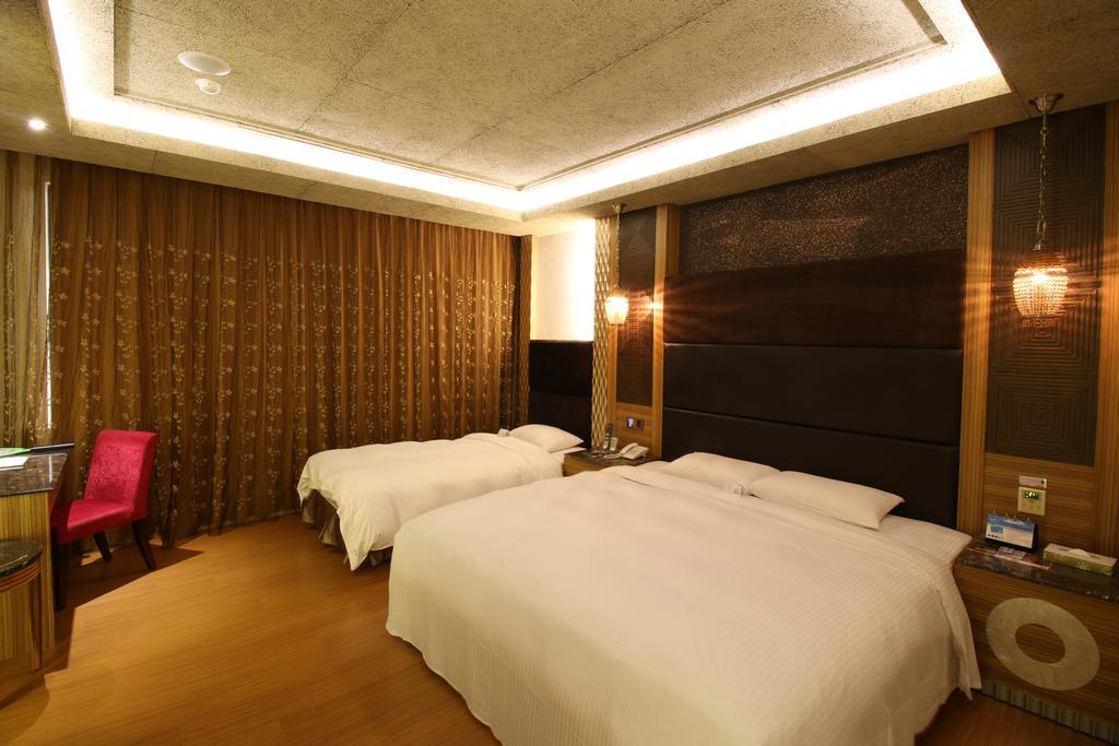 R7 Hotel Kaohsiung Exterior photo
