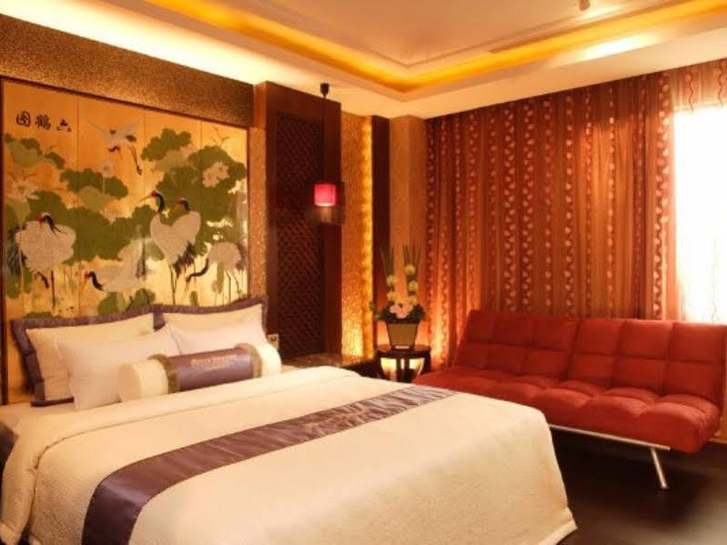 R7 Hotel Kaohsiung Exterior photo
