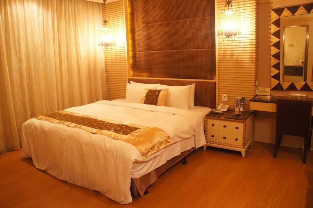 R7 Hotel Kaohsiung Exterior photo