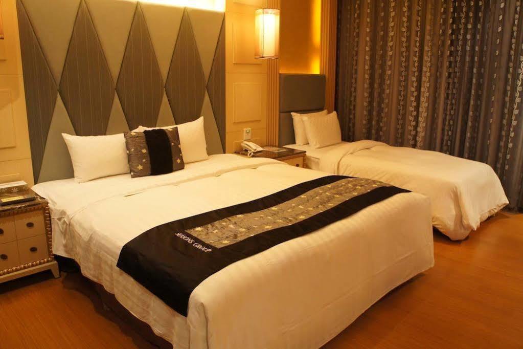 R7 Hotel Kaohsiung Exterior photo