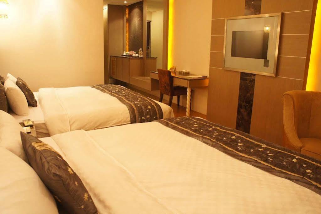 R7 Hotel Kaohsiung Exterior photo