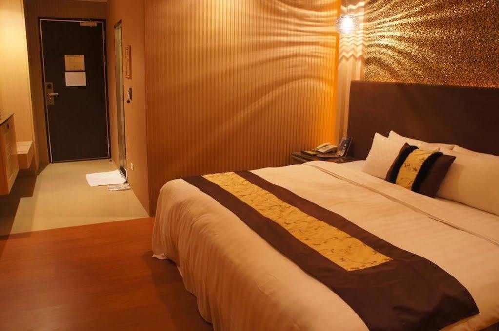 R7 Hotel Kaohsiung Exterior photo
