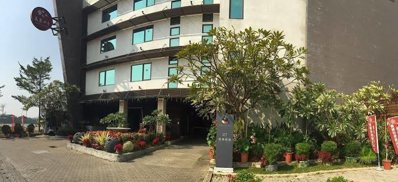 R7 Hotel Kaohsiung Exterior photo